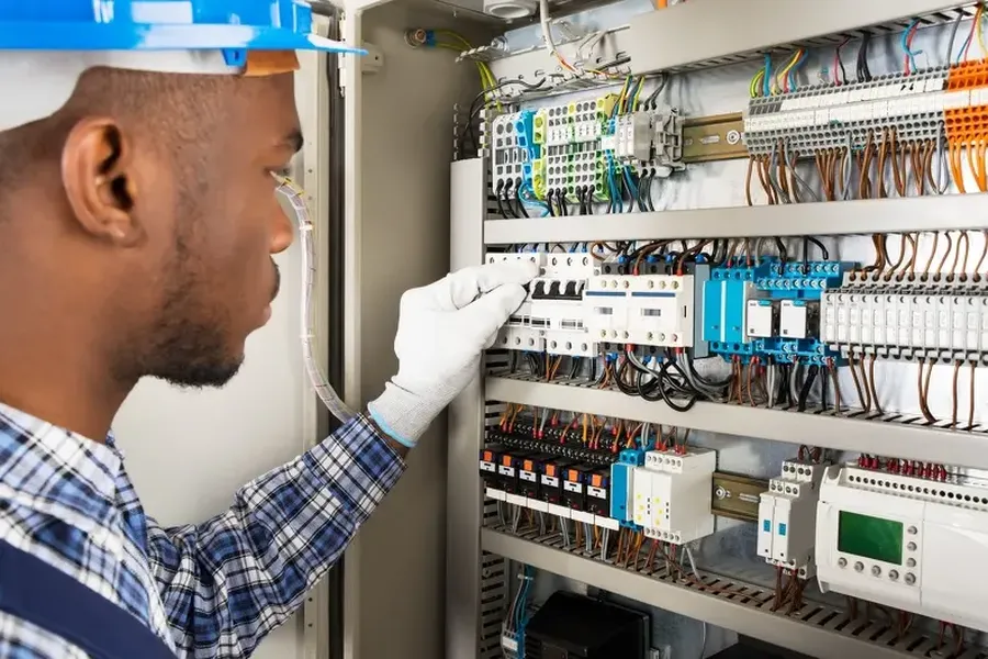 When To Call An Electrician For Electrical Repairs in Duarte, CA When To Call An Electrician For Electrical Repairs in Duarte, CA